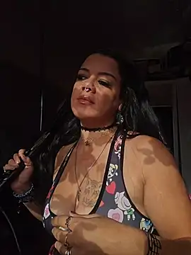 Snapshot of GoddessChantelle chatting on 10-25-25, 12:02 GoddessChantelle online show from 10-25-25, 12:02