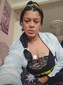 Snapshot of GoddessChantelle chatting on 10-28-25, 02:09 GoddessChantelle online show from 10-28-25, 02:09