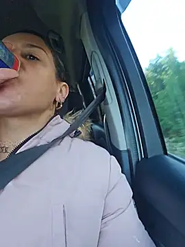 Snapshot of GoddessChantelle chatting on 11-17-25, 01:17 GoddessChantelle online show from 11-17-25, 01:17