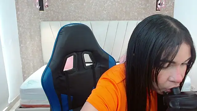 AliceSmiith  online show from 10-04-25, 06:17