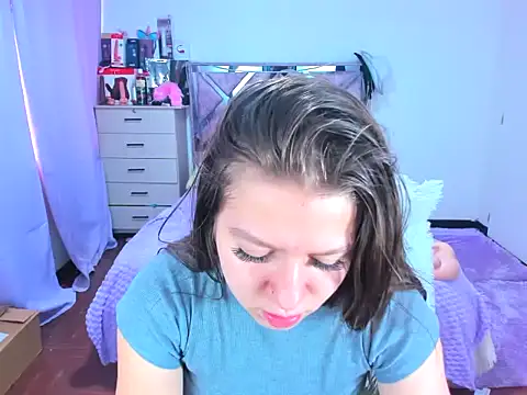 Luna Analya online show from 10-18-25, 02:51