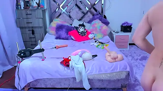 Luna Analya online show from 11-28-25, 08:22