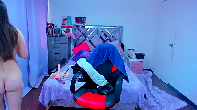 Luna Analya online show from 12-14-25, 03:06