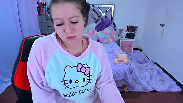 Luna Analya online show from 12-16-25, 04:12