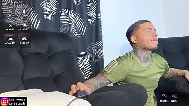 Snapshot of tattoguys_cums chatting on 10-01-25, 05:13 tattoguys cums online show from 10-01-25, 05:13