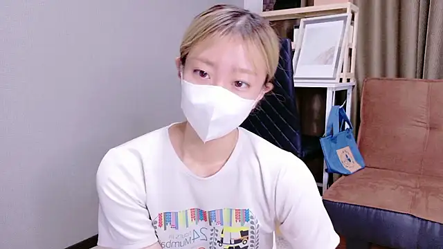 Nana  ch online show from 10-15-25, 03:39