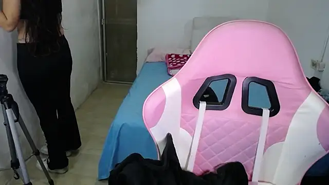 Snapshot of Amber09raiden chatting on 11-20-25, 10:53 Amber09raiden online show from 11-20-25, 10:53