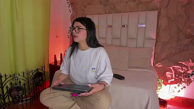 Jade Nmm online show from 10-10-25, 12:59