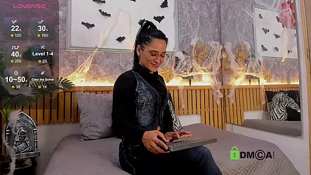 princequinn  online show from 10-13-25, 07:58