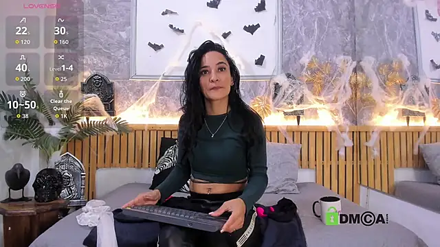 princequinn  online show from 10-14-25, 08:42