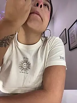 EmilyHarperr online show from 10-17-25, 11:57