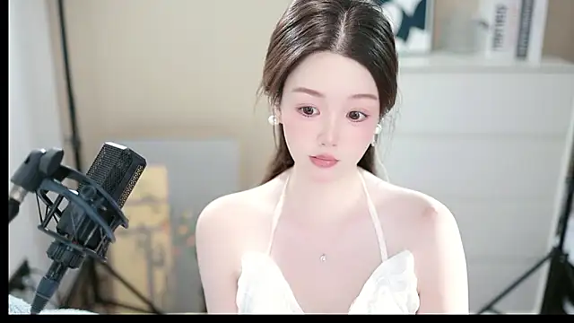 Snapshot of abbyli12 chatting on 11-08-25, 03:45 abbyli12 online show from 11-08-25, 03:45