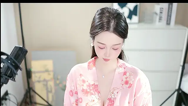 Snapshot of abbyli12 chatting on 11-11-25, 04:18 abbyli12 online show from 11-11-25, 04:18