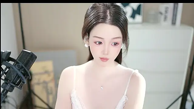 Snapshot of abbyli12 chatting on 11-26-25, 05:30 abbyli12 online show from 11-26-25, 05:30