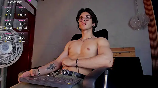 Snapshot of Markuss__ chatting on 09-24-25, 02:26 Markuss online show from 09-24-25, 02:26