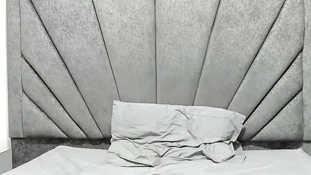 MielAndLeo online show from 11-20-25, 01:22