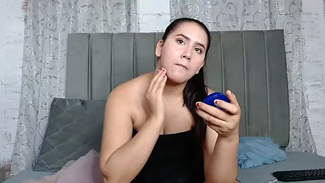 Snapshot of HOTEXTREMCOUPLE chatting on 10-18-25, 03:53 HOTEXTREMCOUPLE online show from 10-18-25, 03:53