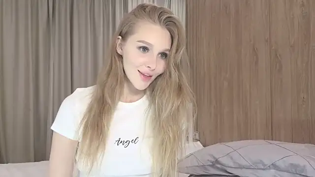 Brigitte Bardot online show from 09-10-25, 06:13