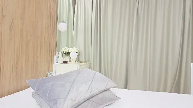 Brigitte Bardot online show from 11-19-25, 07:52