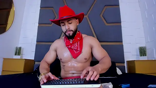 massimofiore  online show from 11-06-25, 03:29