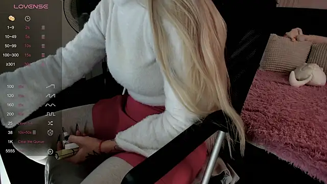 Kira Key online show from 12-20-25, 01:34