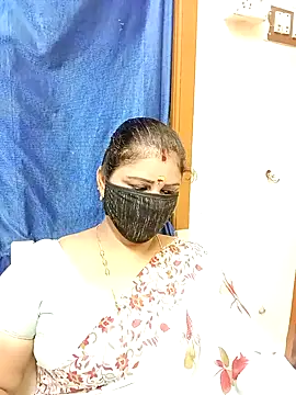 Snapshot of sushma26 chatting on 10-25-25, 04:35 sushma26 online show from 10-25-25, 04:35