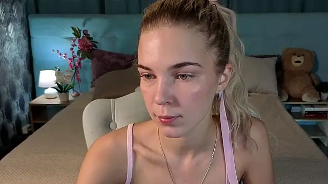 Aurora Bennet online show from 11-21-25, 01:04