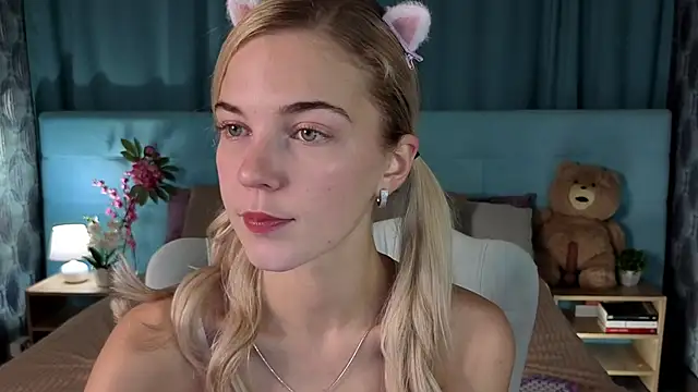 Aurora Bennet online show from 12-01-25, 11:10