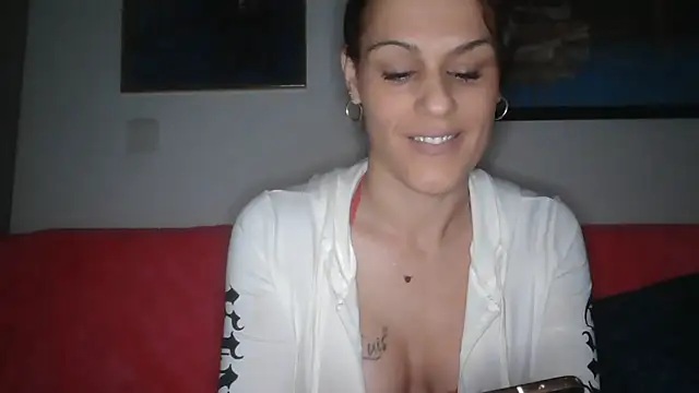 Snapshot of yumara351 chatting on 10-28-25, 10:41 yumara351 online show from 10-28-25, 10:41