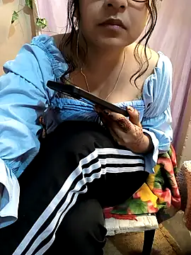 Snapshot of queenbuggi chatting on 10-19-25, 07:47 queenbuggi online show from 10-19-25, 07:47