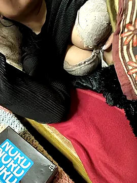 Snapshot of queenbuggi chatting on 02-28-26, 06:31 queenbuggi online show from 02-28-26, 06:31