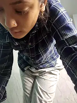 Snapshot of Nisha_cam12 chatting on 11-12-25, 04:40 Nisha cam12 online show from 11-12-25, 04:40