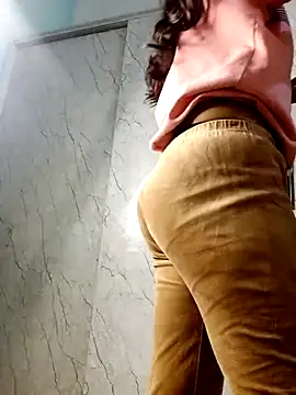 Snapshot of Nisha_cam12 chatting on 11-19-25, 04:18 Nisha cam12 online show from 11-19-25, 04:18