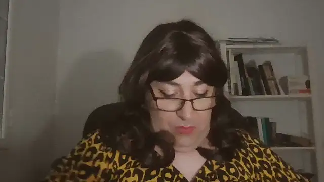 Snapshot of nataliacd chatting on 10-27-25, 05:28 nataliacd online show from 10-27-25, 05:28