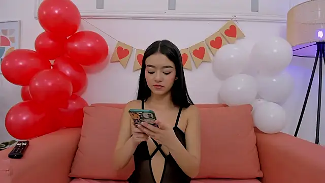 Snapshot of scarletross_ chatting on 02-13-26, 02:35 scarletross online show from 02-13-26, 02:35