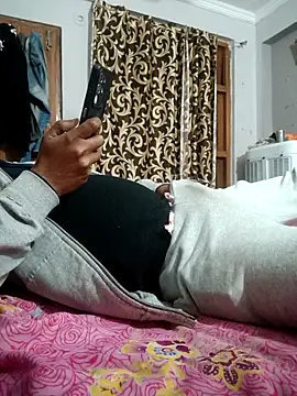 Snapshot of vardh033 chatting on 02-01-26, 02:04 vardh033 online show from 02-01-26, 02:04