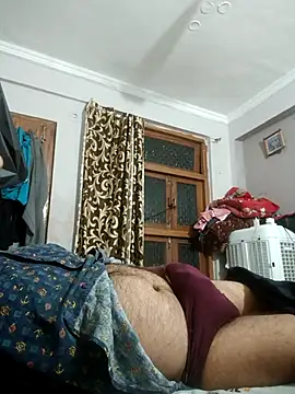 Snapshot of vardh033 chatting on 04-11-26, 04:44 vardh033 online show from 04-11-26, 04:44