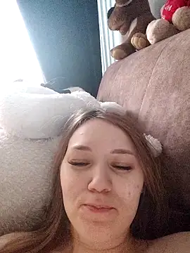 Snapshot of AlisaWyn chatting on 12-15-25, 03:44 AlisaWyn online show from 12-15-25, 03:44