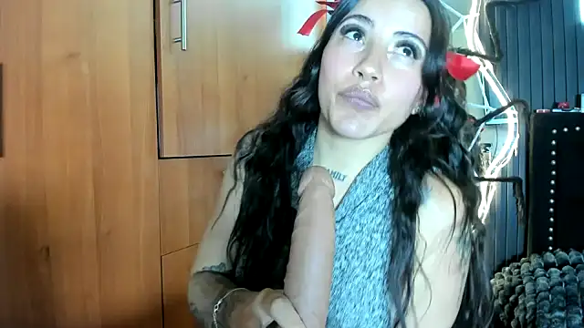 scarletr red online show from 11-01-25, 11:18