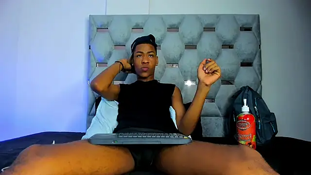 tiago xxx  online show from 10-04-25, 08:07