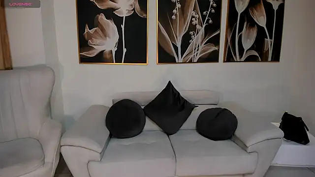 Snapshot of LeahNovac chatting on 09-24-25, 11:13 LeahNovac online show from 09-24-25, 11:13