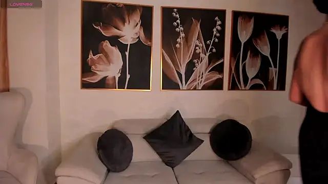 Snapshot of LeahNovac chatting on 09-25-25, 11:03 LeahNovac online show from 09-25-25, 11:03