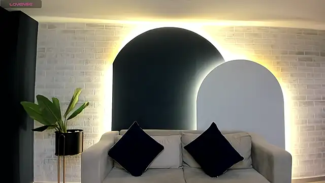 Snapshot of LeahNovac chatting on 10-02-25, 11:06 LeahNovac online show from 10-02-25, 11:06