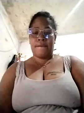 Snapshot of Big_ass_submissive chatting on 10-25-25, 01:18 Big ass submissive online show from 10-25-25, 01:18