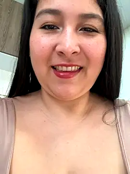 Snapshot of evelyn_1702 chatting on 10-31-25, 09:27 evelyn 1702 online show from 10-31-25, 09:27