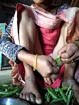 Snapshot of Monika_thakurr chatting on 02-15-26, 03:14 Monika thakurr online show from 02-15-26, 03:14