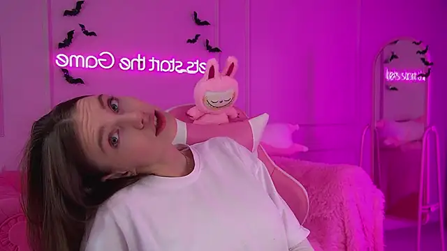 VeronicaVances online show from 10-21-25, 06:25