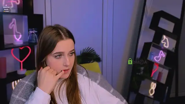 luna tin online show from 09-30-25, 02:00