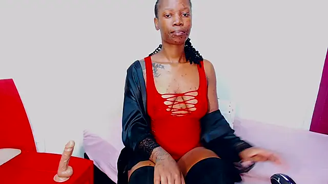 FreakyScarlet00 online show from 11-18-25, 07:07