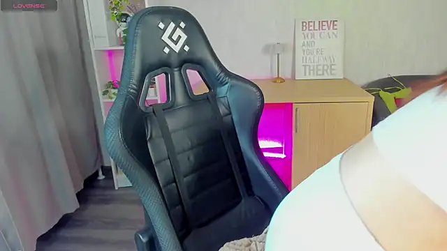 Snapshot of Alis_Platt chatting on 02-08-26, 12:47 Alis Platt online show from 02-08-26, 12:47